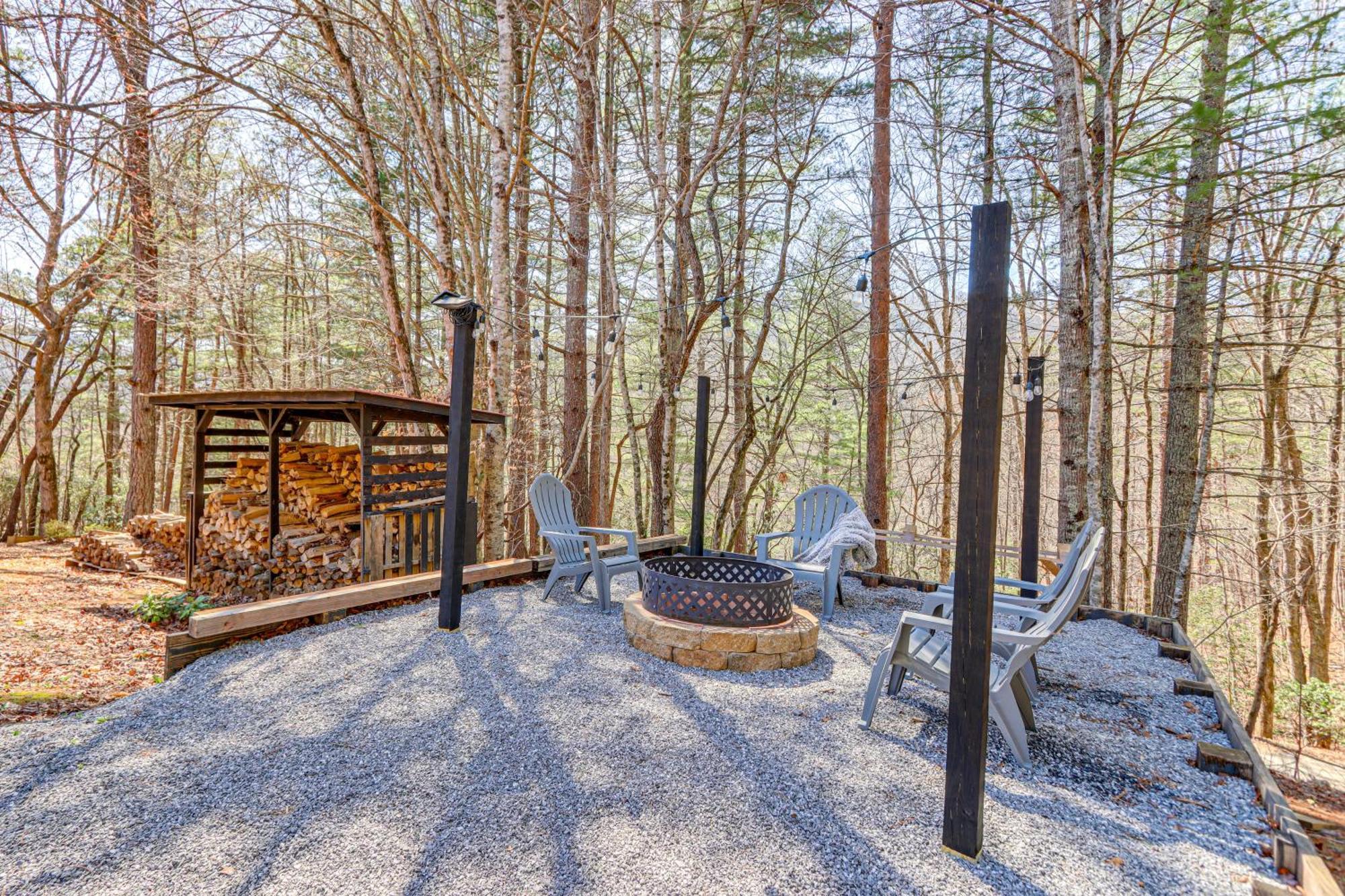 Dog-Friendly Hiawassee Cabin With Decks And Fire Pit! المظهر الخارجي الصورة