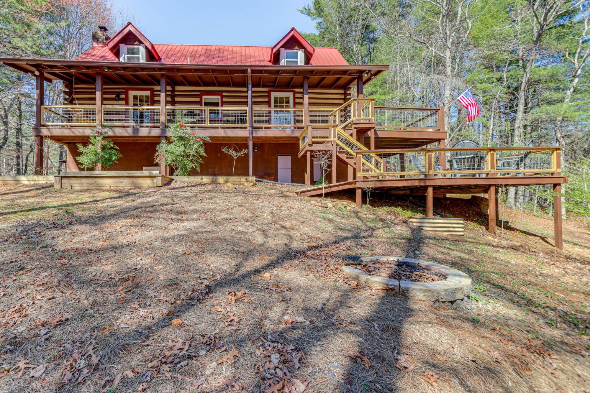 Dog-Friendly Hiawassee Cabin With Decks And Fire Pit! المظهر الخارجي الصورة